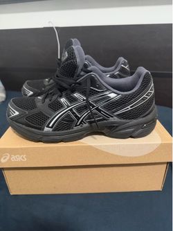 All black ASICS 1130 size 9