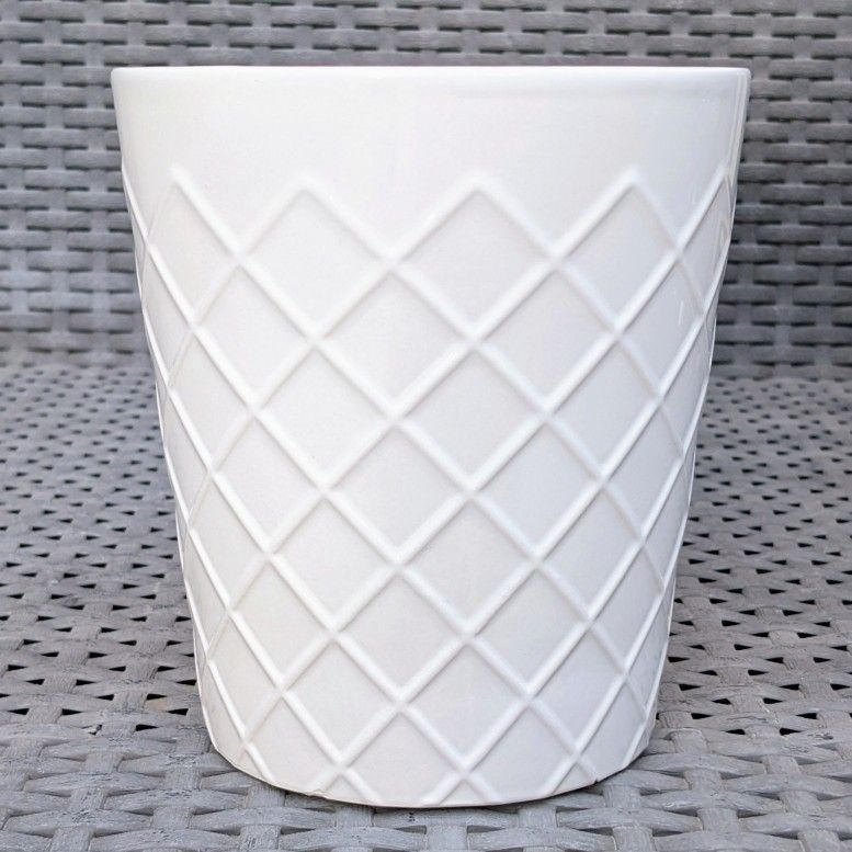 5.5"H x 5"W white round textured geometric design ceramic flower pot succulent plant clay planter