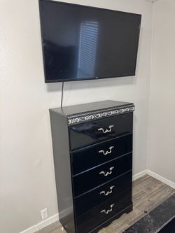 Kind bedframe, mattress, dresser and tv