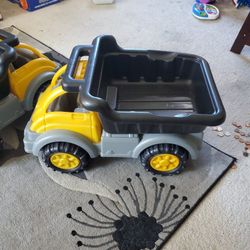 American Plastic Toys Kids’ Yellow Gigantic Dump Truck, Tilting Dump Bed 