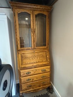 Lighted Display cabinet with drawers