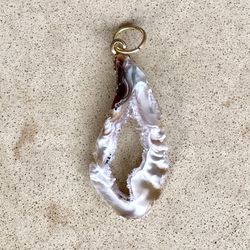 🤍 Beautiful geode slice rock gemstone pendant
