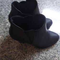 LEATHER ANKLE BOOTS