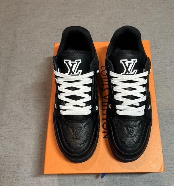 LV Trainers Size 9 Box Receipt Dm Free Shipping