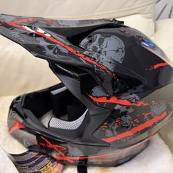 “New” Adult - M - ATV Dirt Bike Helmet with Goggles 