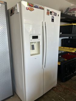 GE Refrigerator Side By Side