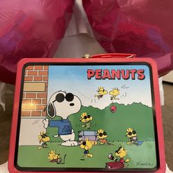 PEANUTS SNOOPY "JOE COOL" 1998 METAL LUNCH BOX