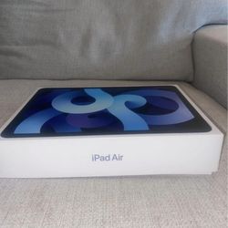 iPad Air 4th Generation (Blue) W Apple Pen and 3 Tip Replacements.