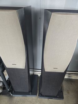 Infinity interlude series IL -40 3 way Tower speakers
