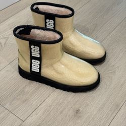Uggs Waterproof Outside/fuzzy Inside Size 6