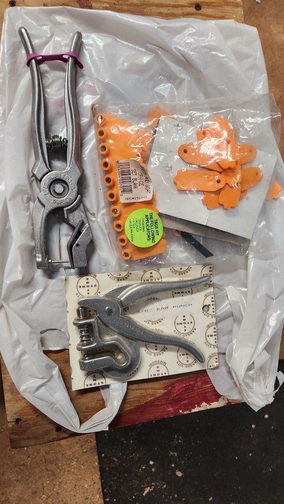 Sheep And Goat Ear Tagging Tools And Tags