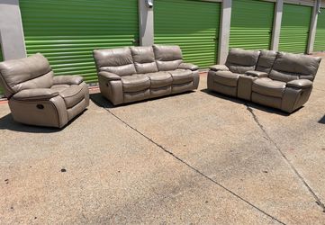 Free Delivery - Leather Cindy Crawford Reclining Couch Set
