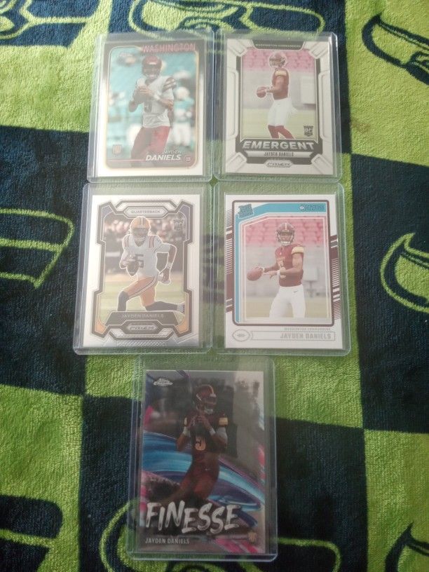 5 Card Jayden Daniels Rc Lot.