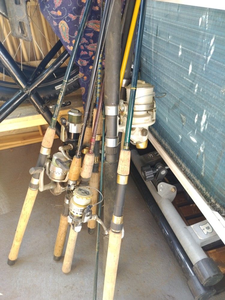 11 Fishing Poles W/Reels