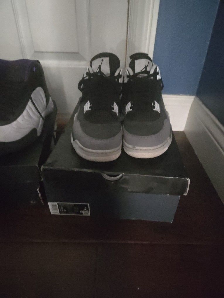 Jordan 4 Fear N jumpman SIZE 12