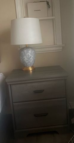 Bedroom set - bed dresser nightstands lamps