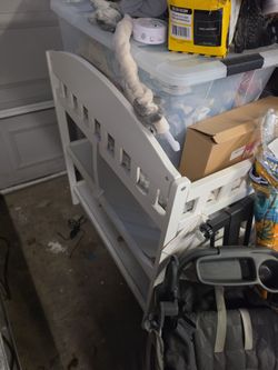 Free Changing table with pad