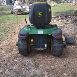 John Deere D170 Riding Lawnmower