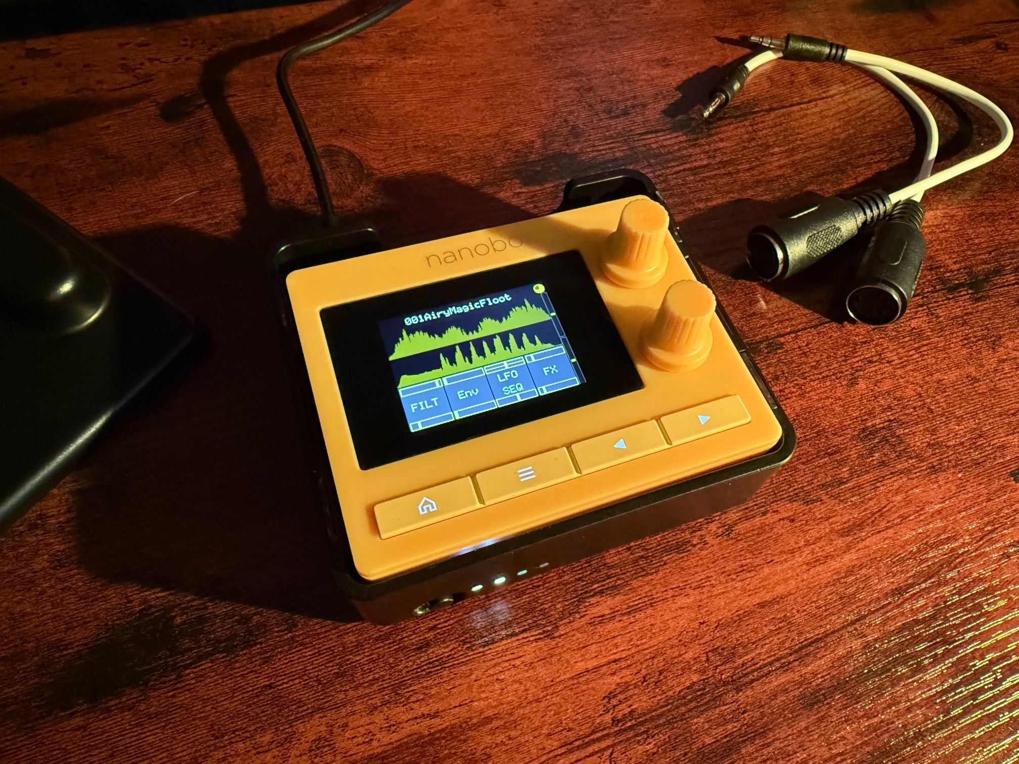 1010Music Nanobox Lemondrop Polyphonic Granular Synthesizer with Battery Case