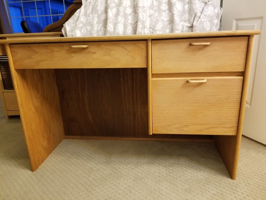 Oak IKEA Office Desk New Was Display For Staging House For