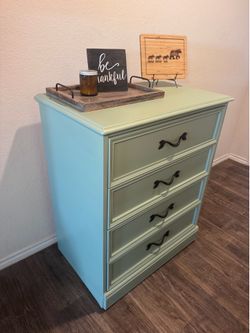 Classic American of Martinsville 4 drawer dresser