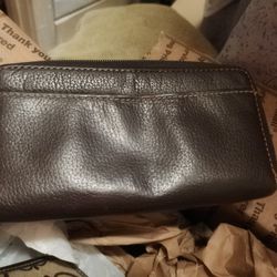 100% TRUE LEATHER ZIP AROUND WALLET