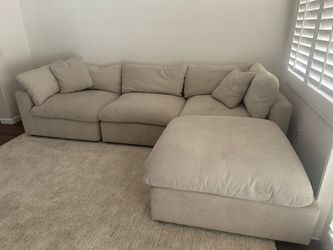 Sectional couch/ sofa