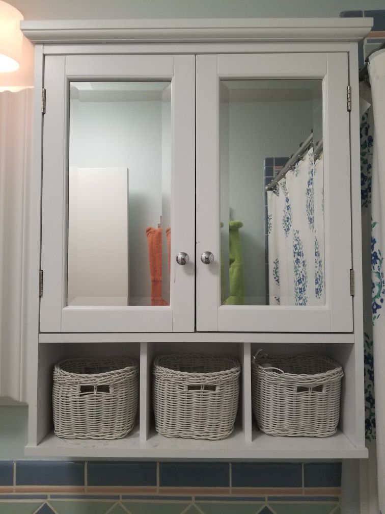 Bathroom wall cabinet