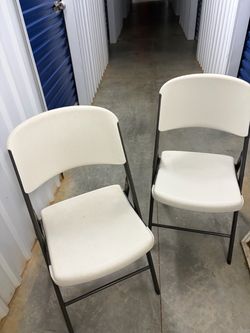 New heavy duty Plastic Folding Chairs Set of 2