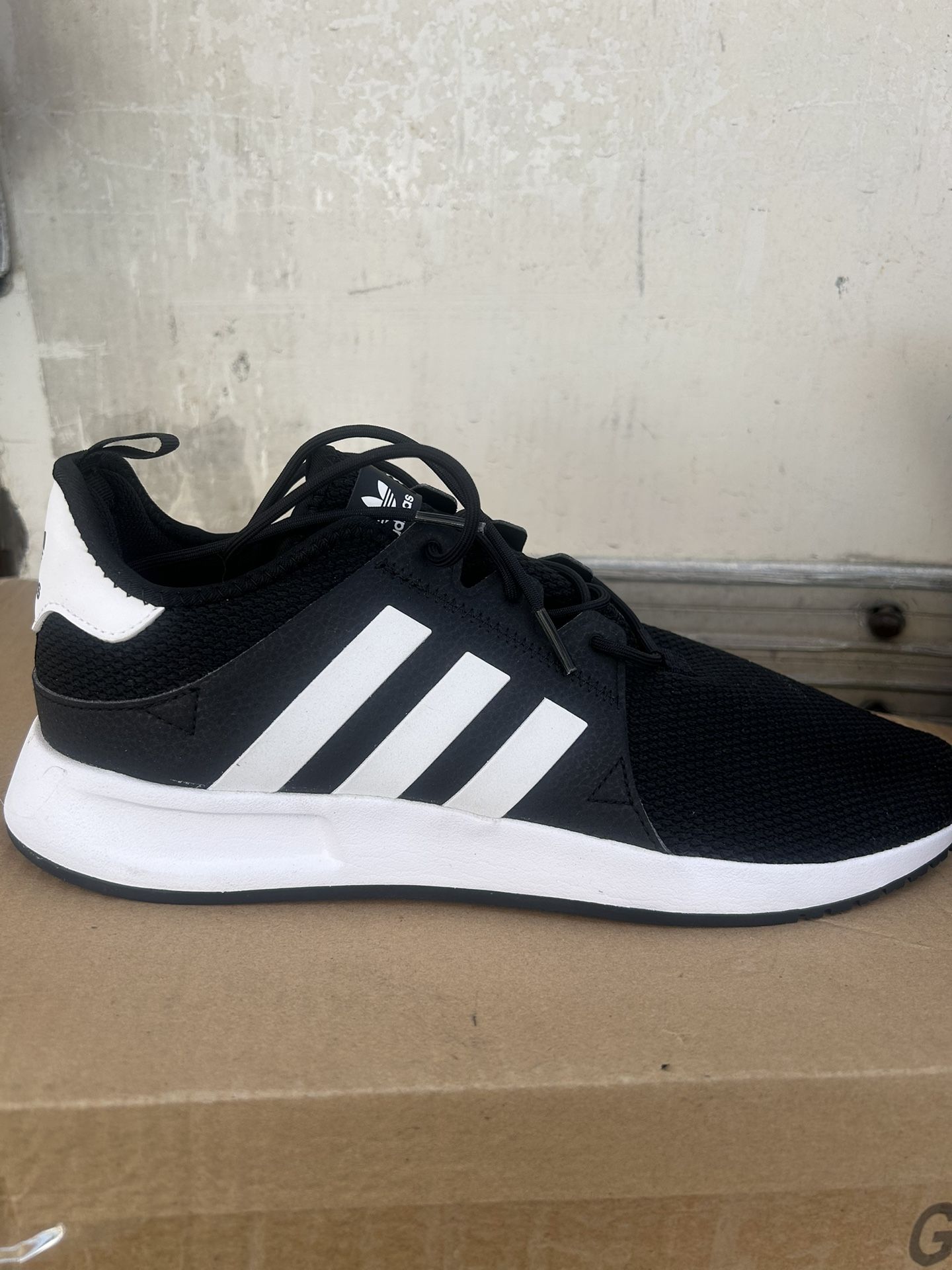 Adidas Brand New Bk/white No Box Size 5.5,8,10 Men