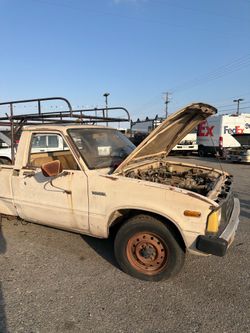 1982 Toyota Pickup 22r carburetor, short bed parts