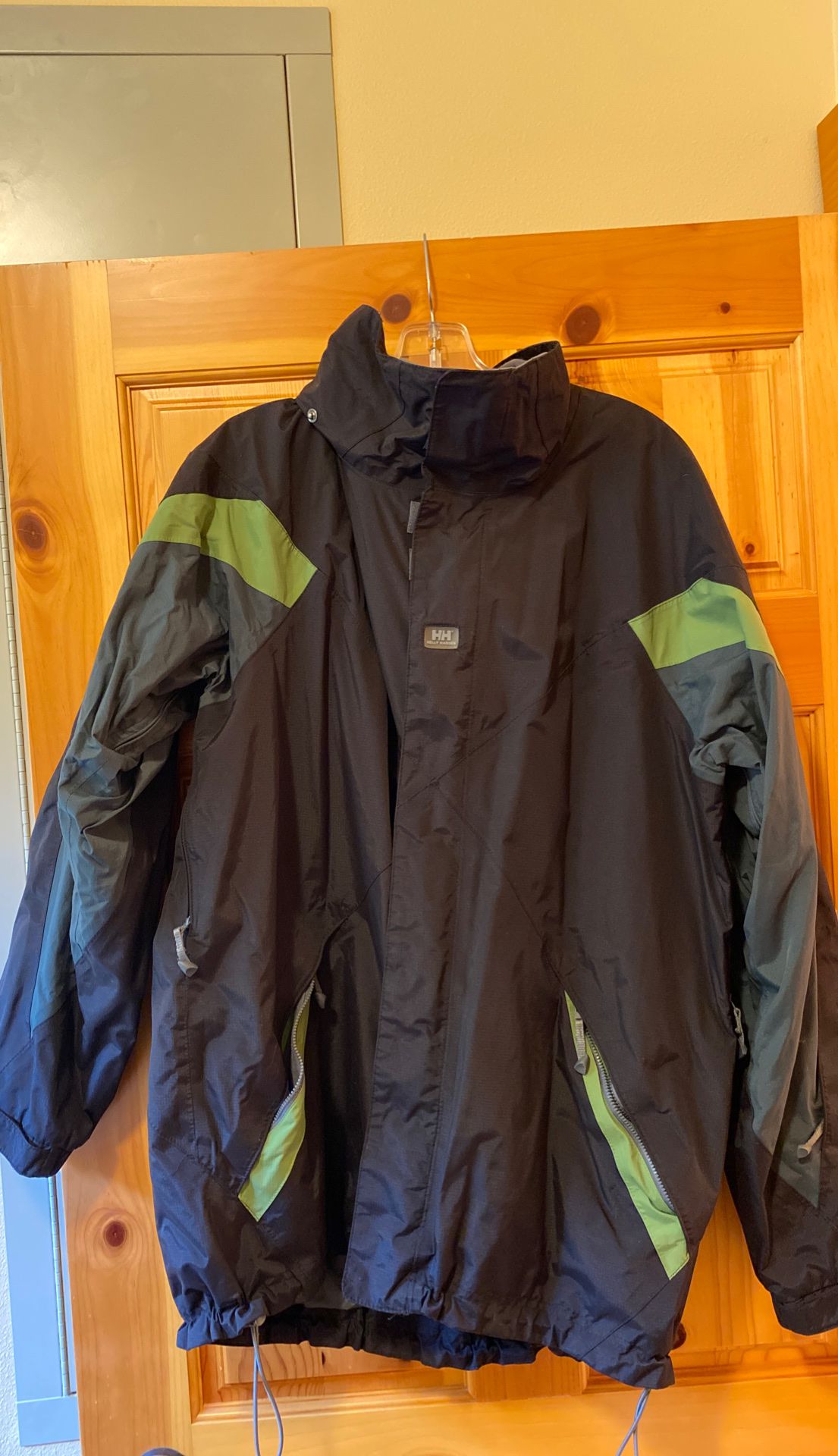 Men’s Helly Hansen ski jacket size XL