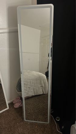 Full body mirror with 3 different light modes