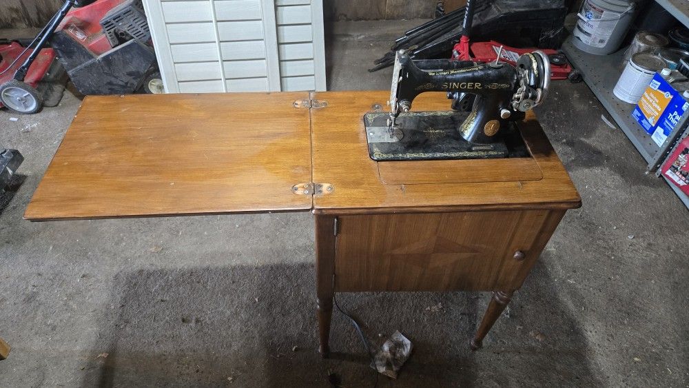 Singer 1946 Sewing Machine