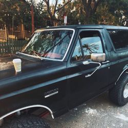 1989 Ford Bronco – 4” Lift, 35s, Project Truck (Mechanic Special)