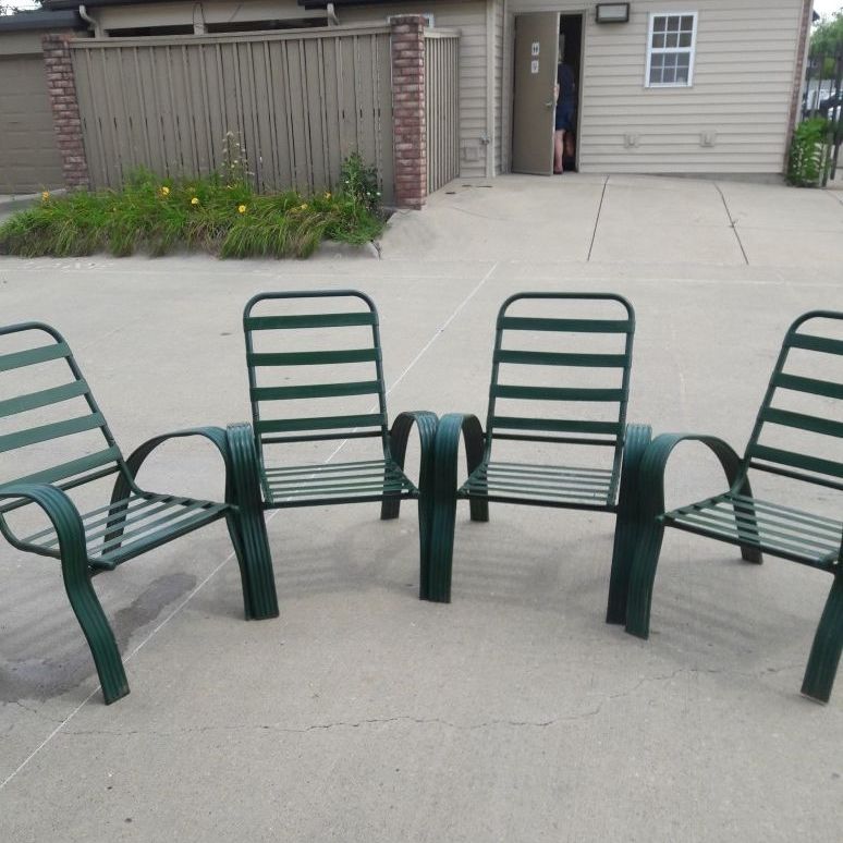 4 Metal pool chairs