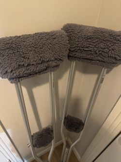Aluminum Underarm Crutches with Padded Covers