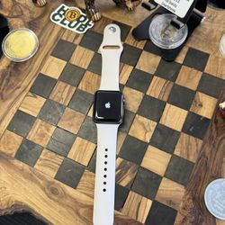 Apple Watch 3rd Gen 38mm Bluetooth Works Great
