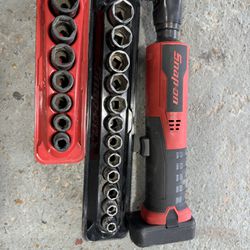 SNAP ON 3/8 RATCHET WITH SOCKETS