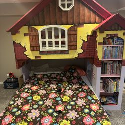 Twin Size Bed  Play House 