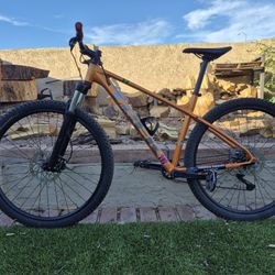 Trek Marlin 6 - 2022- Large - Trail-Ready Hardtail