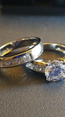 Women's Round cut wedding engagement promises ring size 8