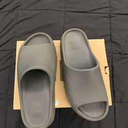 Yeezy Slides 