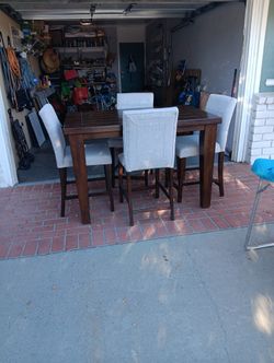 Table And Chairs 