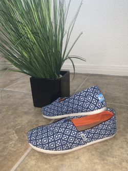 Toms canvas slip ons