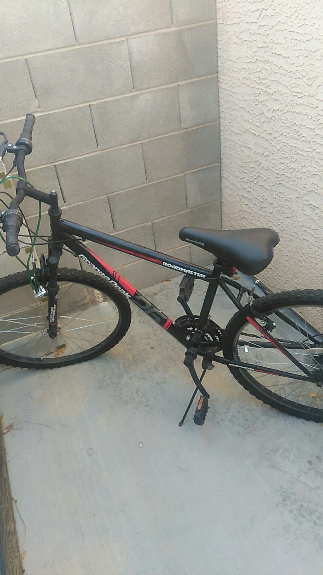 Roadmaster granite peak mountain bike