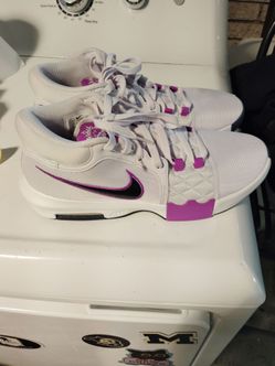 Nike LeBron Witness 8 'Barely Grape Hyper Violet' (HQ2139-500)