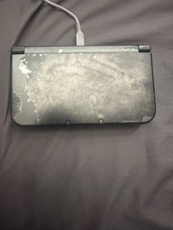 New Nintendo 3DS XL (Comes with charger)