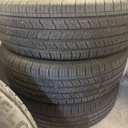 Tires  225/65r17 Like New  225/65/R17