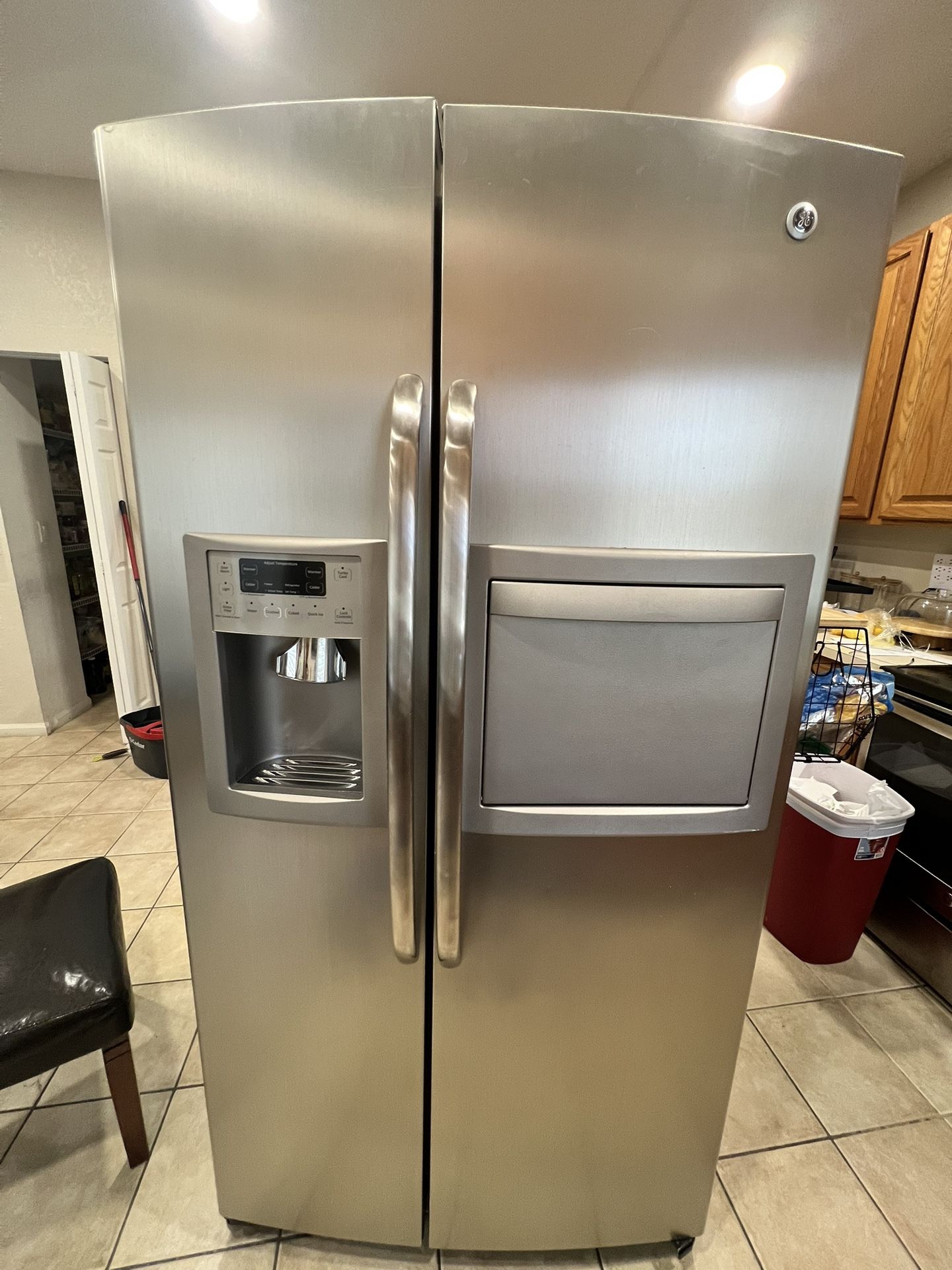 Must Go By Friday! Fridge For Repairman. Works Fine But No Power To Unit